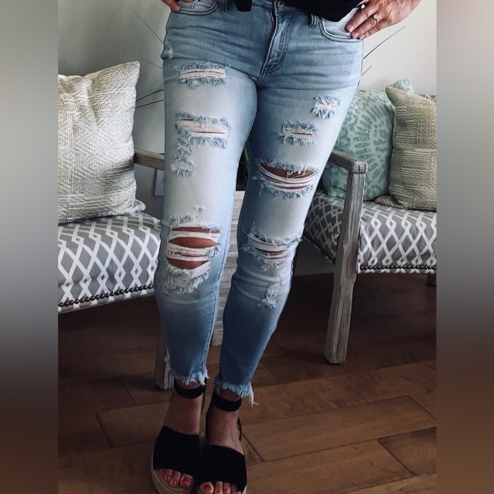 KanCan NWT Distressed Jeans size 9/28.